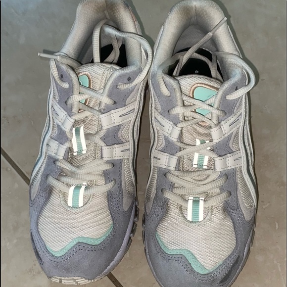 Women sneakers - Picture 1 of 10